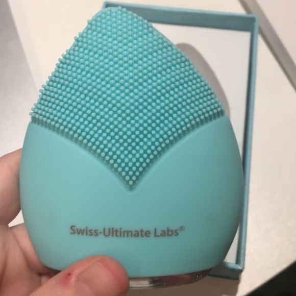 Swiss Ultimate Labs Facial Cleansing Brush - Picture 4 of 7